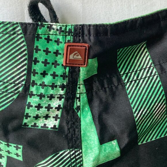 Vtg Quiksilver STORM Swim Trunks Mens Size 32 Green Black Logo Board Shorts - Picture 8 of 14